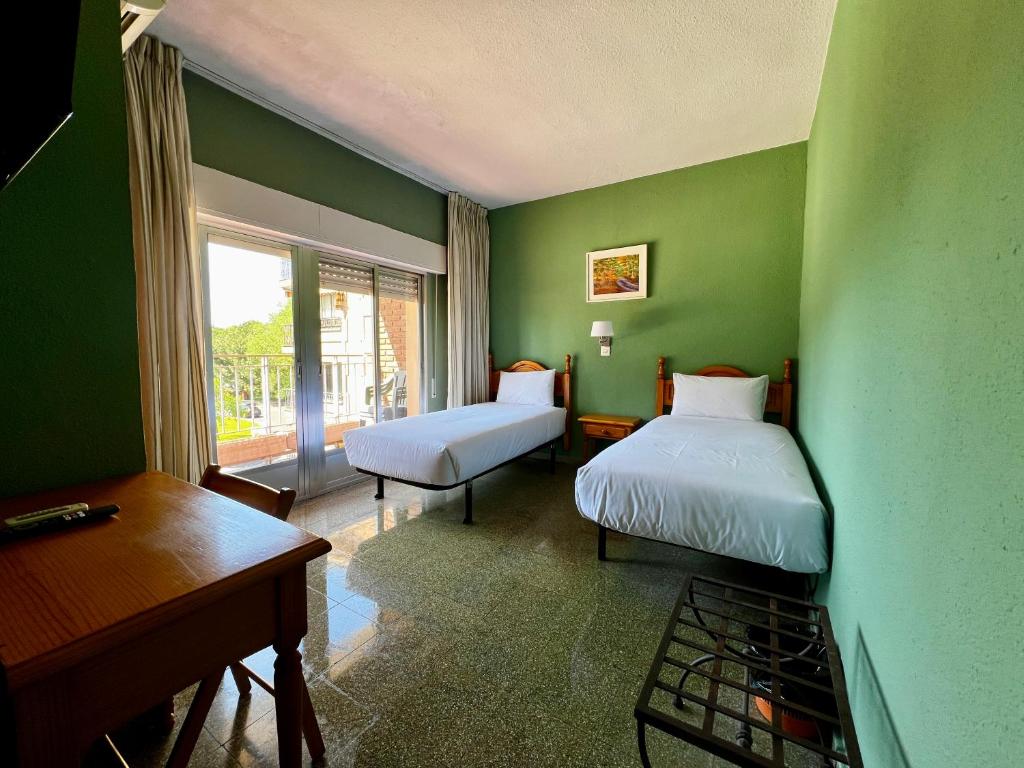 Ένα ή περισσότερα κρεβάτια σε δωμάτιο στο Hostal B&Business Talavera