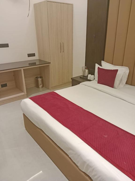 Postel nebo postele na pokoji v ubytování Hotel Grand Empire