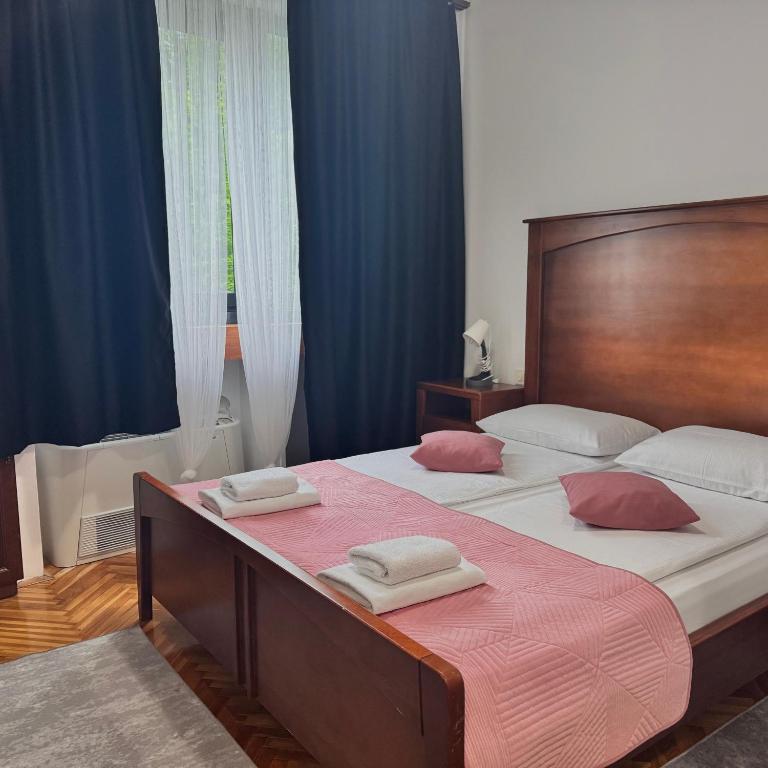 Postel nebo postele na pokoji v ubytování Hotel Paviljon