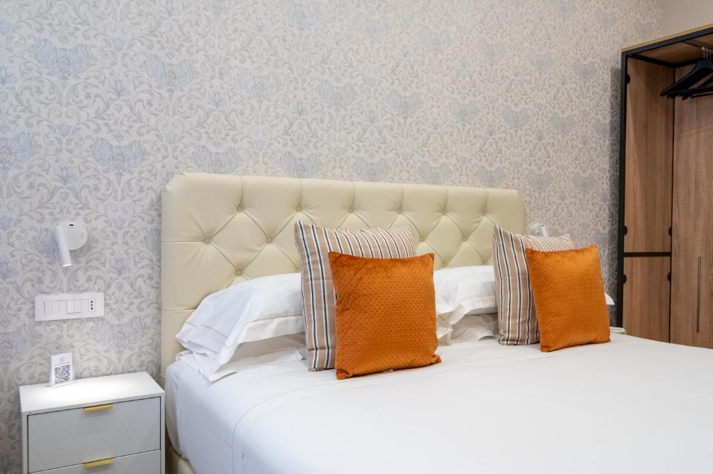 Postel nebo postele na pokoji v ubytování 69 Suite Boutique