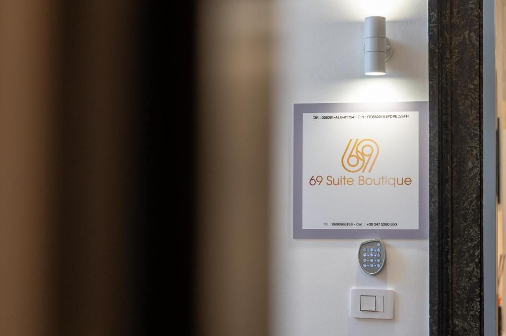 Certifikát, hodnocení, plakát nebo jiný dokument vystavený v ubytování 69 Suite Boutique
