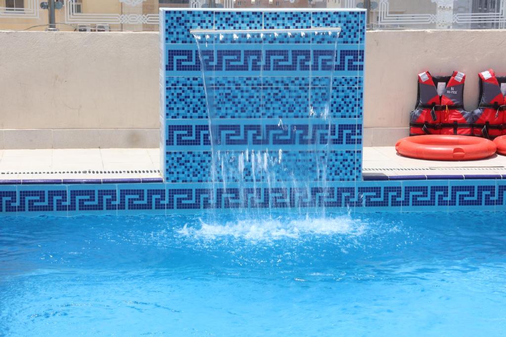 Bazén v ubytování Areen Al Naeem Served Apartments nebo v jeho okolí