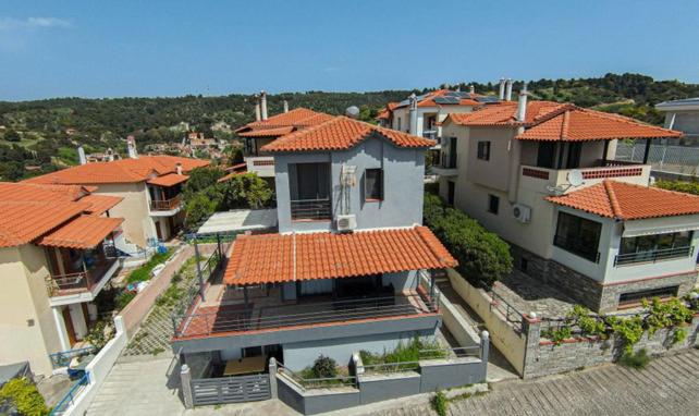 Το κτήριο όπου στεγάζεται  η παραθεριστική κατοικία
