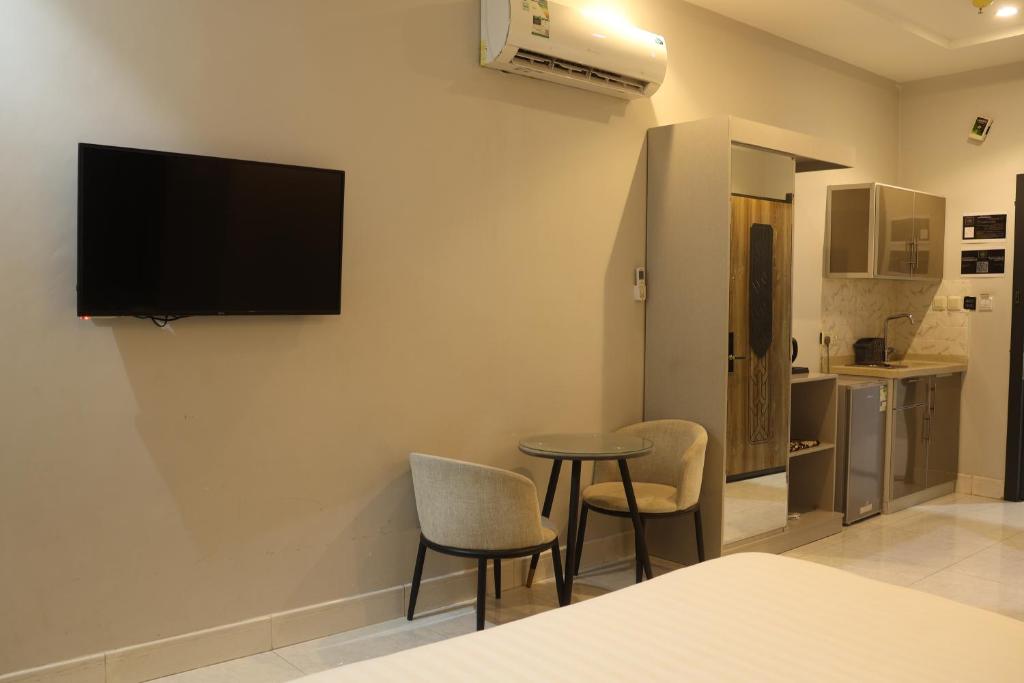 TV a/nebo společenská místnost v ubytování Areen Al Naeem Served Apartments