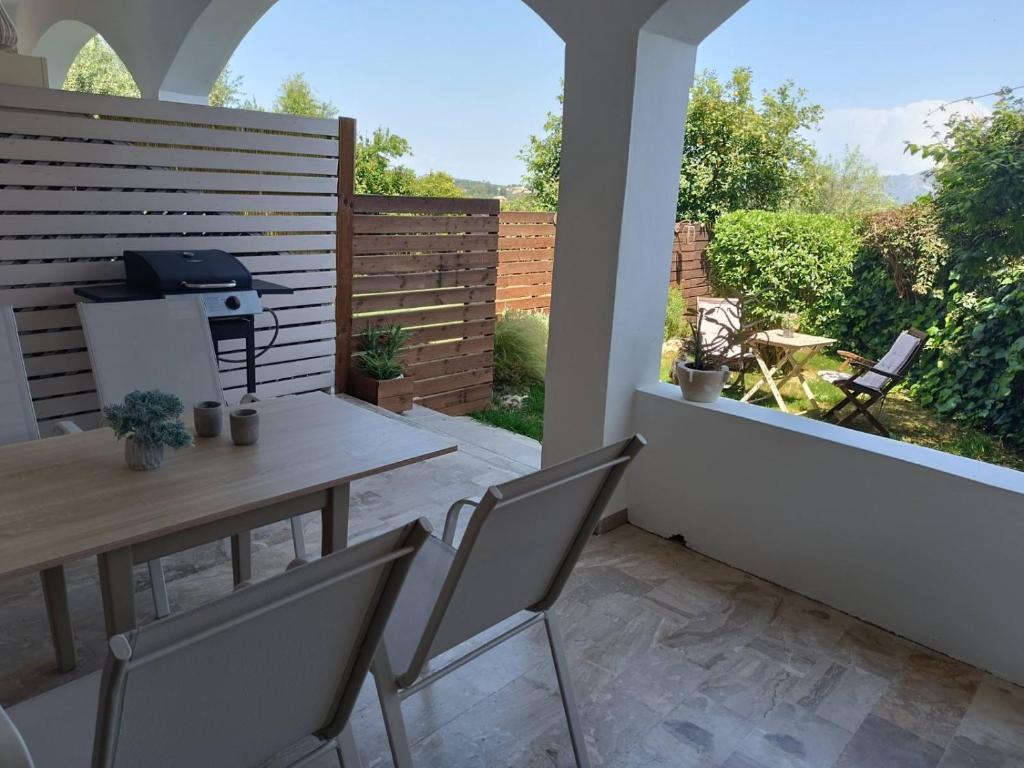 Balkón nebo terasa v ubytování Maria House