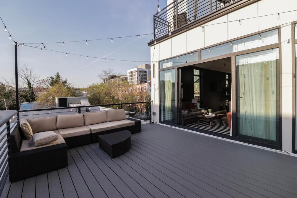 Ban công/sân hiên tại Unit 9 Luxe 2 Bedroom Penthouse Sleeps 6