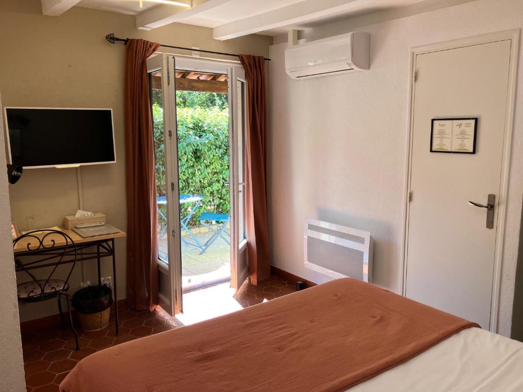Postel nebo postele na pokoji v ubytování La Bastide du Val