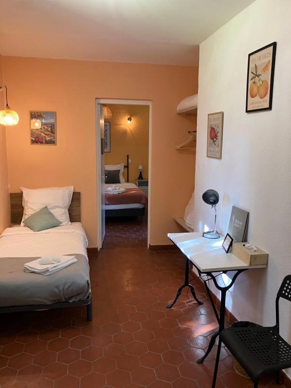 Postel nebo postele na pokoji v ubytování La Bastide du Val