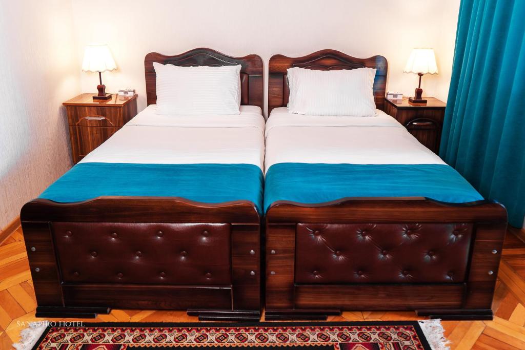 Postel nebo postele na pokoji v ubytování Sanapiro Hotel