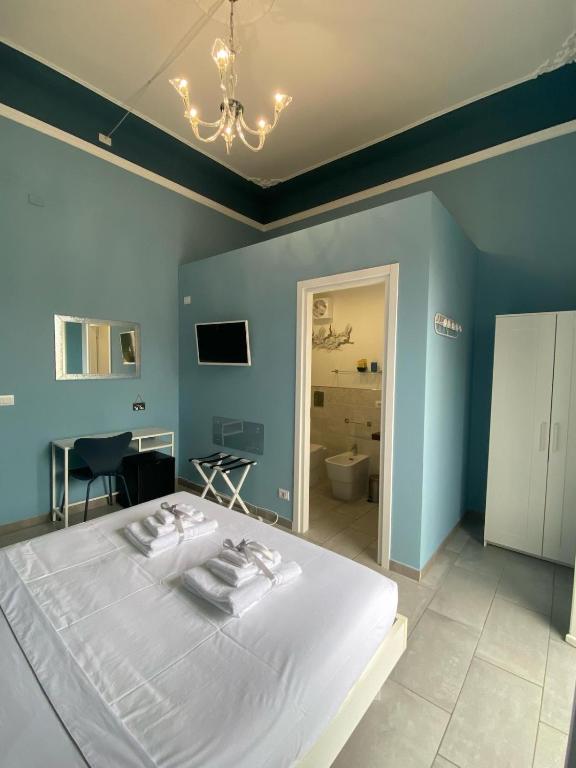 Postel nebo postele na pokoji v ubytování Oltre il Blu