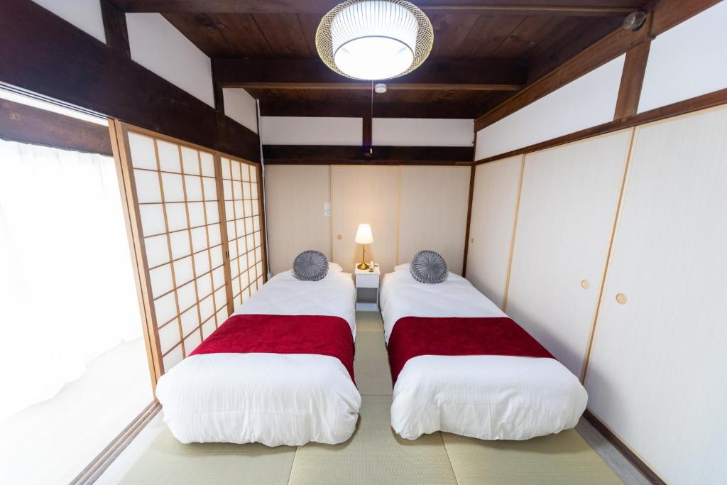 Postel nebo postele na pokoji v ubytování Miraie Yokkaichi Heizucho
