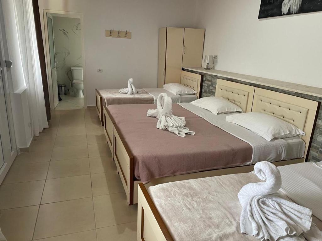 Postel nebo postele na pokoji v ubytování R HOTEL