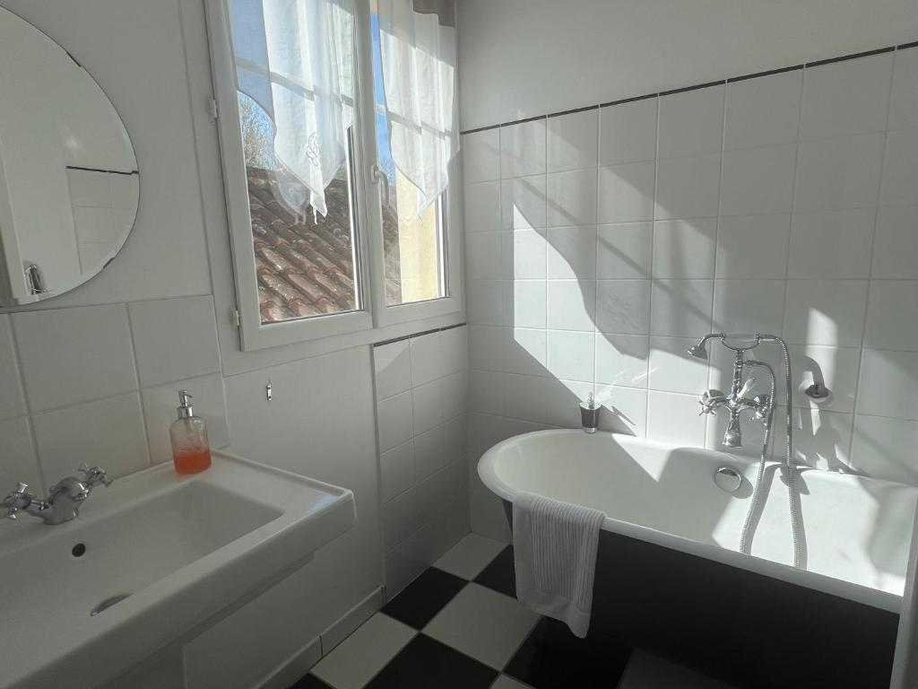 La Villa Camille - Chambre Double De Luxe Avec Baignoire