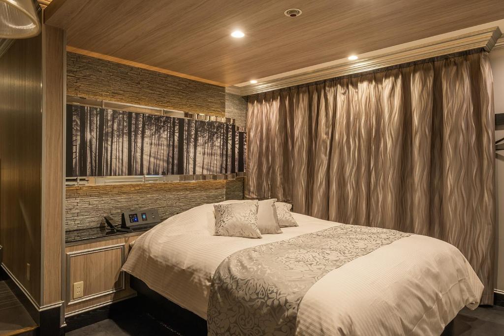 Postel nebo postele na pokoji v ubytování ホテル 兆 各務原店 Hotel CHO Kakamigahara