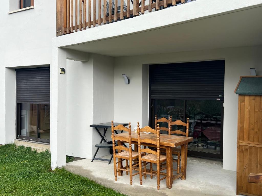 Balkón nebo terasa v ubytování Le nid Capcinois