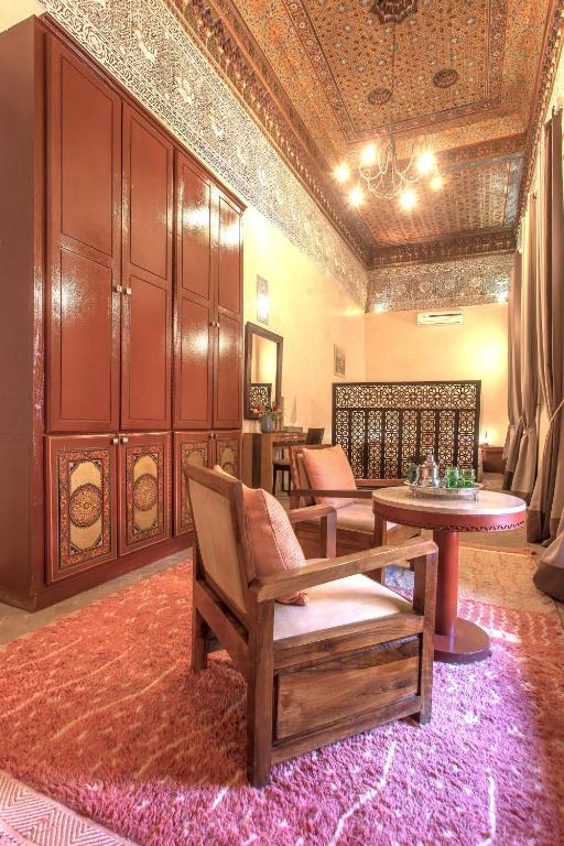Posezení v ubytování Le Riad Medina Privilège and Spa