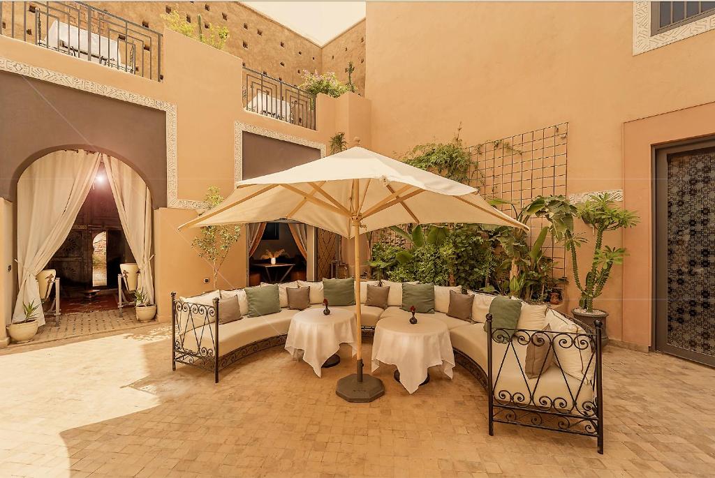 Posezení v ubytování Le Riad Medina Privilège and Spa