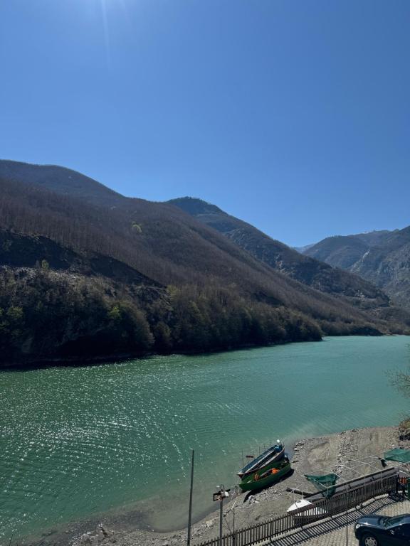 Φωτογραφία από το άλμπουμ του Raja Hotel Fierze σε Ndërlisaj