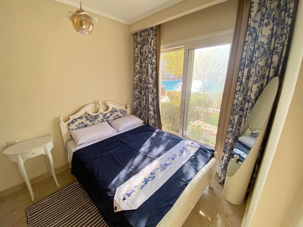 a small bedroom with a bed and a window at Apartment in El Alamein,Sia Lagoon,Golf porto marina in El Alamein