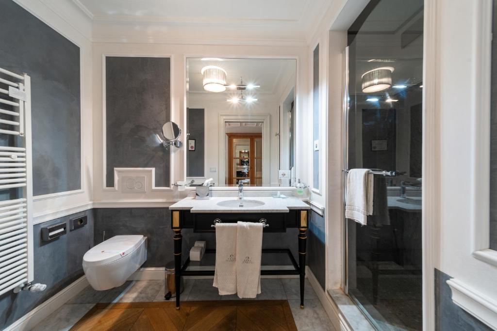 Koupelna v ubytování Tesoretto Hotel
