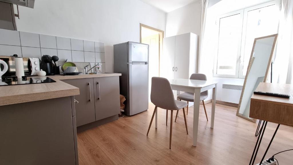 Kuchyň nebo kuchyňský kout v ubytování Charmant Type 2 hyper centre