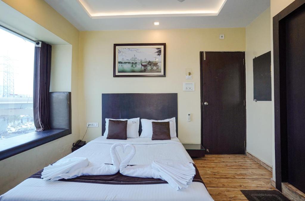 Postel nebo postele na pokoji v ubytování Hotel Sheldon International Near Science City