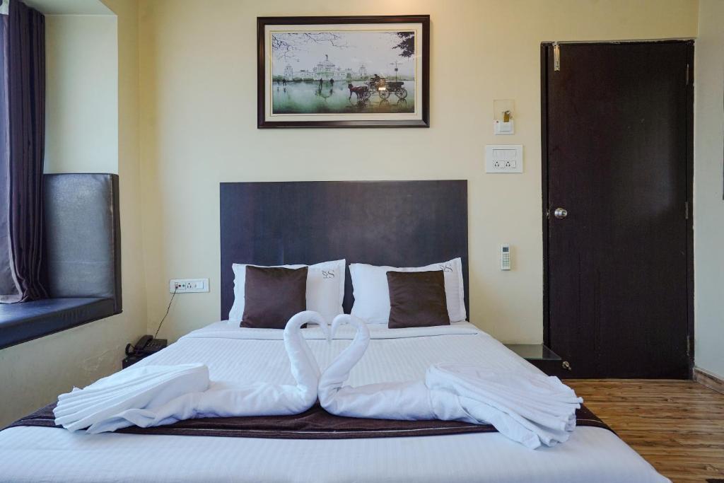Postel nebo postele na pokoji v ubytování Hotel Sheldon International Near Science City
