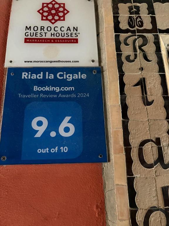 Certifikát, hodnocení, plakát nebo jiný dokument vystavený v ubytování Riad la Cigale