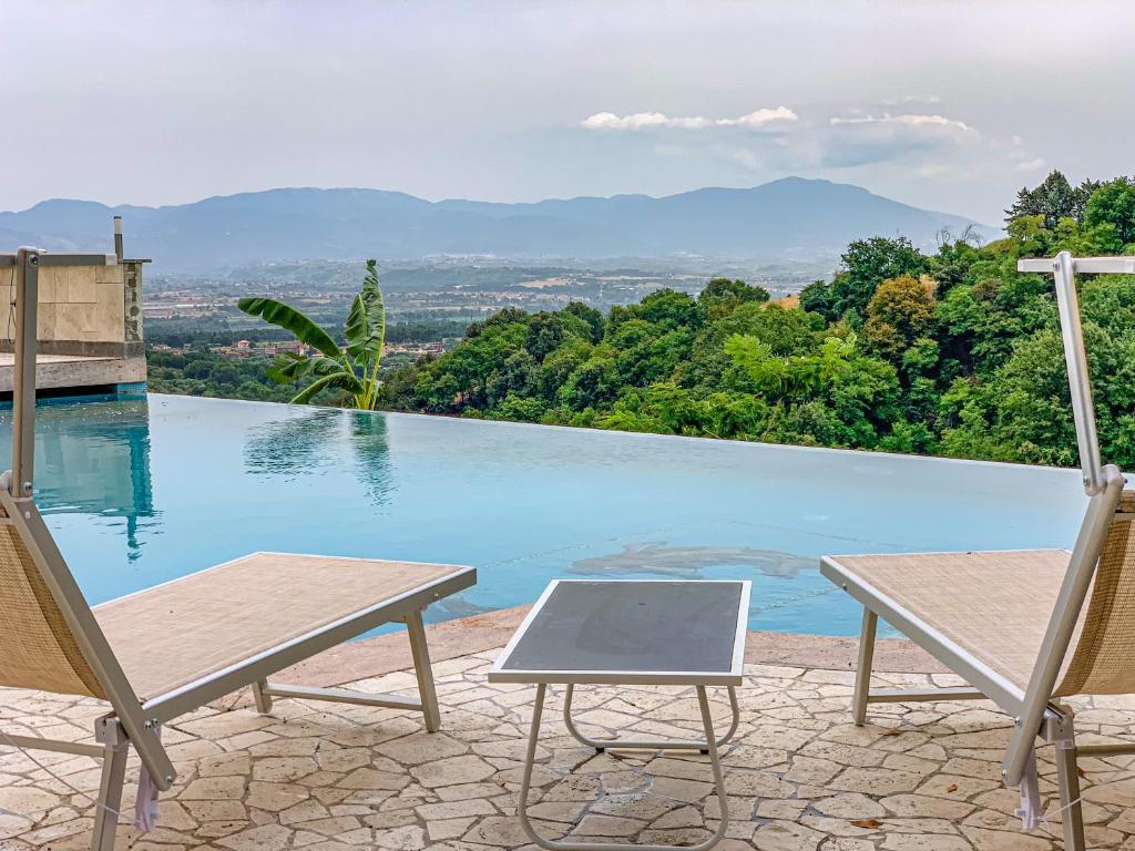 Private Studio in a Villa with Pool & Parking near Rome