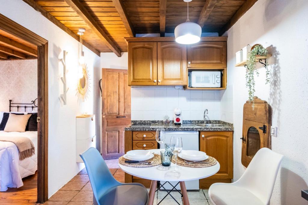 Kuchyň nebo kuchyňský kout v ubytování Apartamentos Rurales La Laguna Somiedo