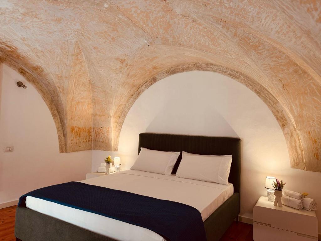 a bedroom with a bed with an arched ceiling at Sottolavolta in Lecce