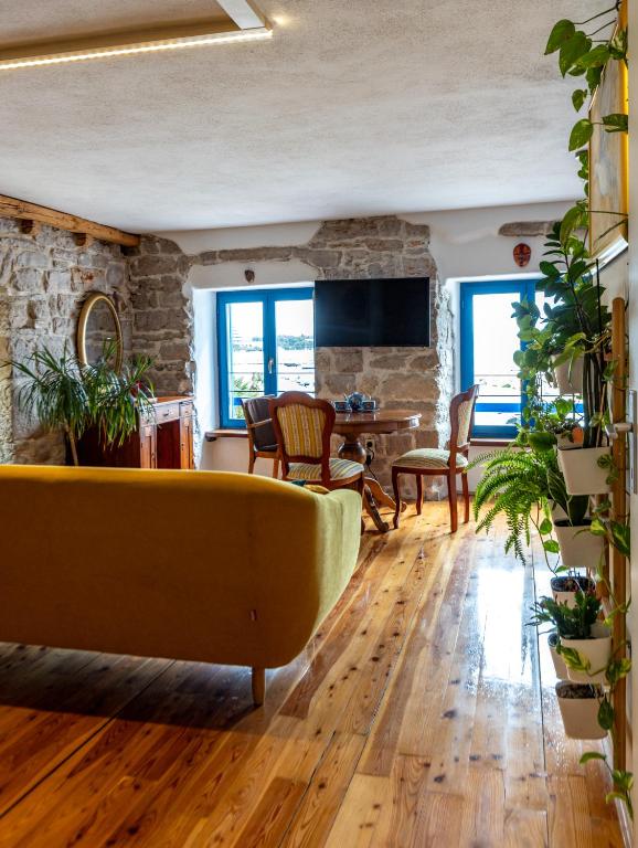 โทรทัศน์และ/หรือระบบความบันเทิงของ Old House