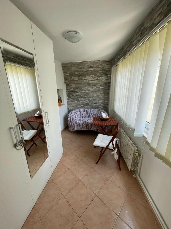 Postel nebo postele na pokoji v ubytování Apartments & Room Nina
