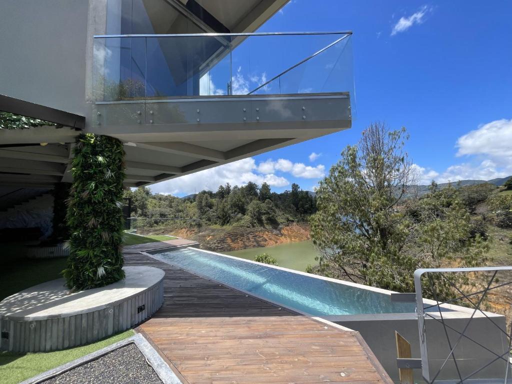 Bazén v ubytování EleMYNT LifeStyle Hotel nebo v jeho okolí