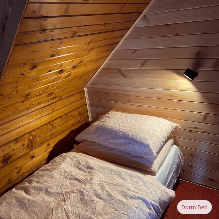 Voodi või voodid majutusasutuse Acheninver Hostel toas