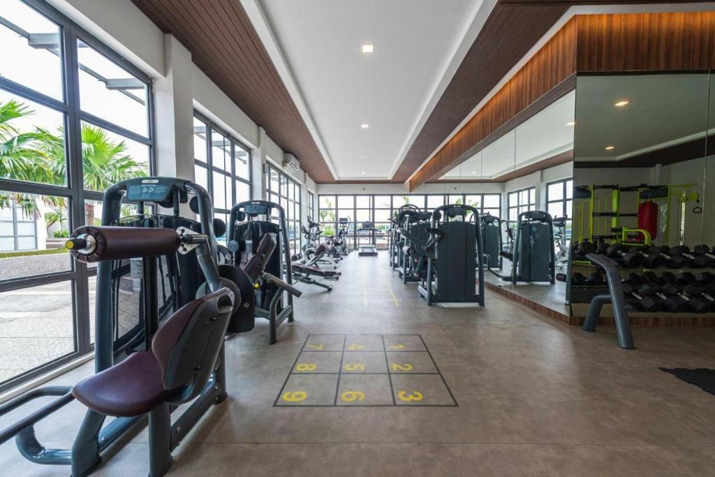 Fitness centrum a/nebo fitness zařízení v ubytování Cyber Highview-a self designed home