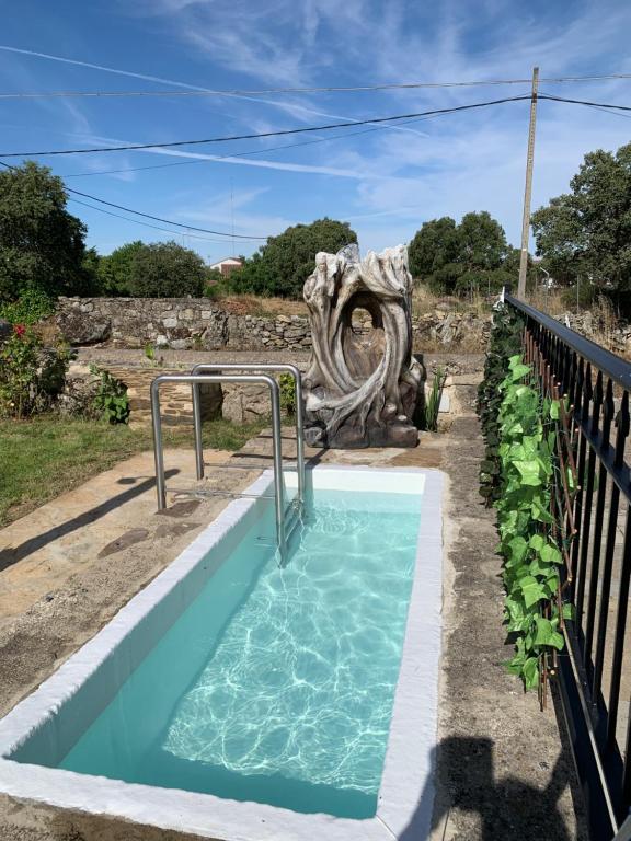 Bazén v ubytování Villa Entre Encinas nebo v jeho okolí