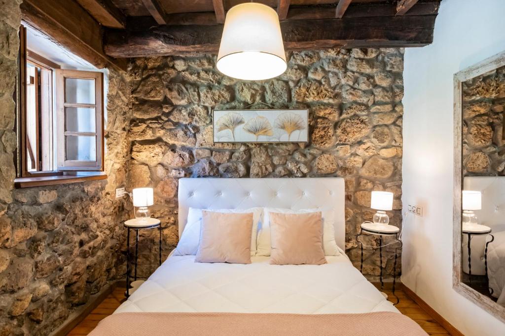 Postel nebo postele na pokoji v ubytování Apartamentos Rurales La Laguna Somiedo