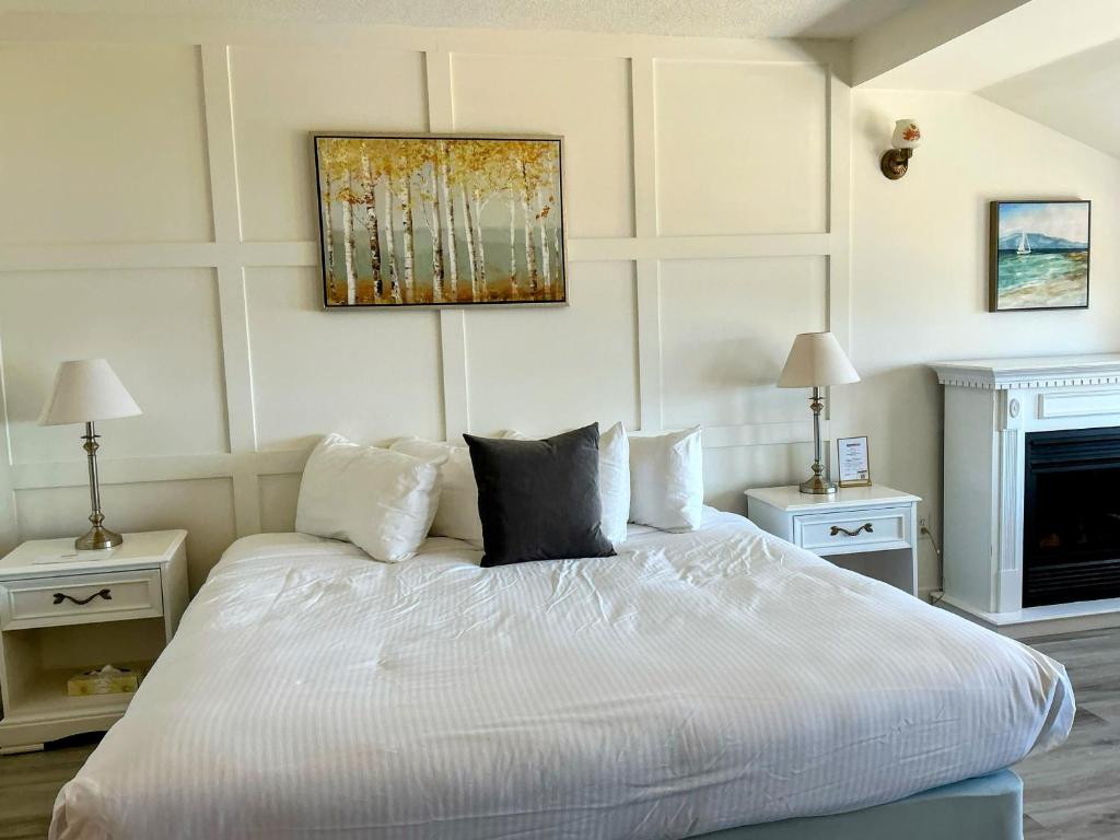 Postel nebo postele na pokoji v ubytování Hotel Wolfe Island