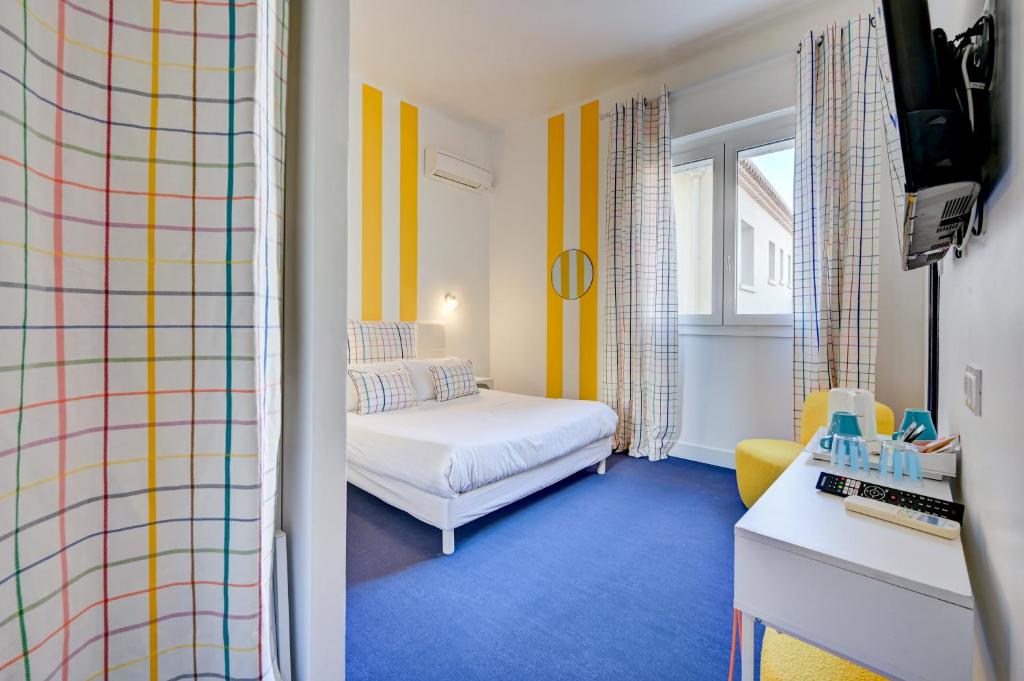 Postel nebo postele na pokoji v ubytování Hotel Espadon bleu