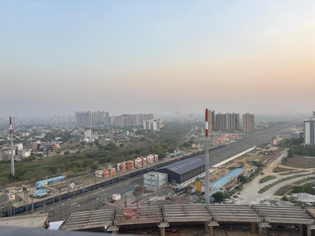 Nespecifikovaný výhled na destinaci Greater Noida nebo výhled na město při pohledu z bed and breakfast
