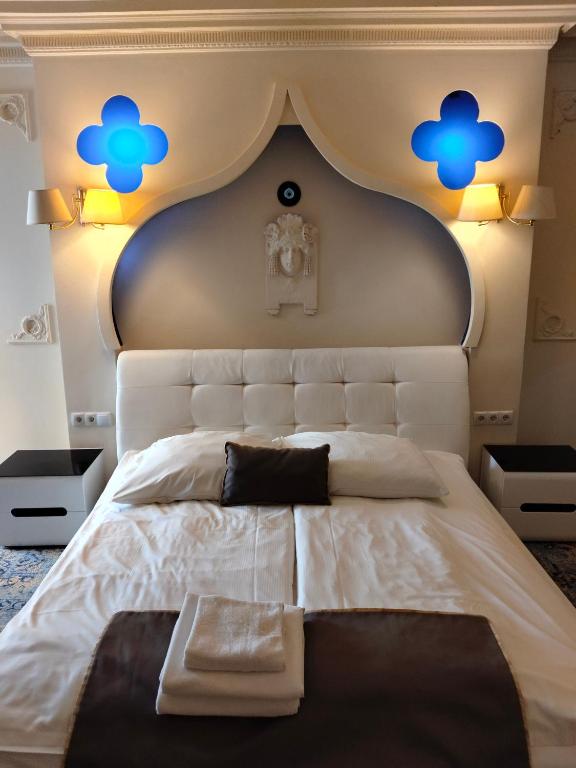 Postel nebo postele na pokoji v ubytování Hotel Venecia Palace