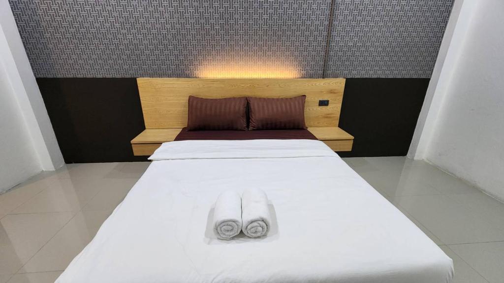 Ένα ή περισσότερα κρεβάτια σε δωμάτιο στο Jonah Hotel