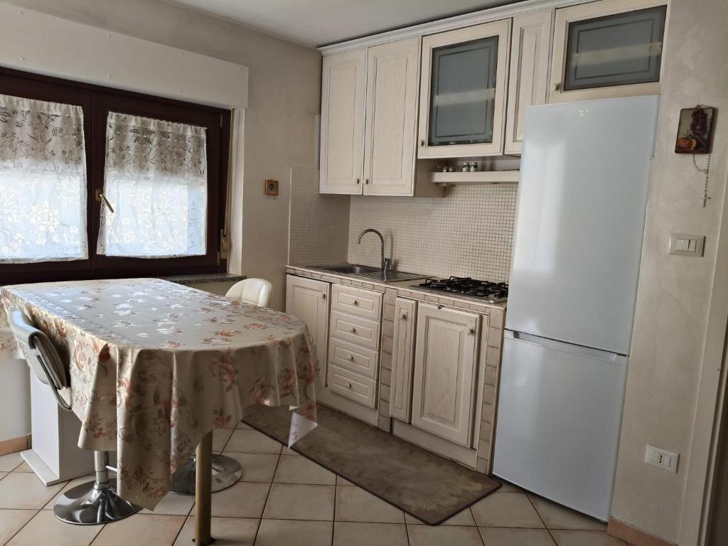 A kitchen or kitchenette at VILLA ANNAMARIA