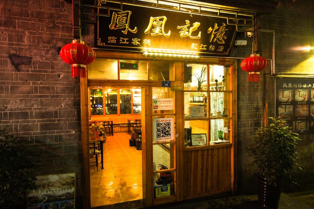 Certifikát, hodnocení, plakát nebo jiný dokument vystavený v ubytování Fenghuang Memory Linjiang Inn