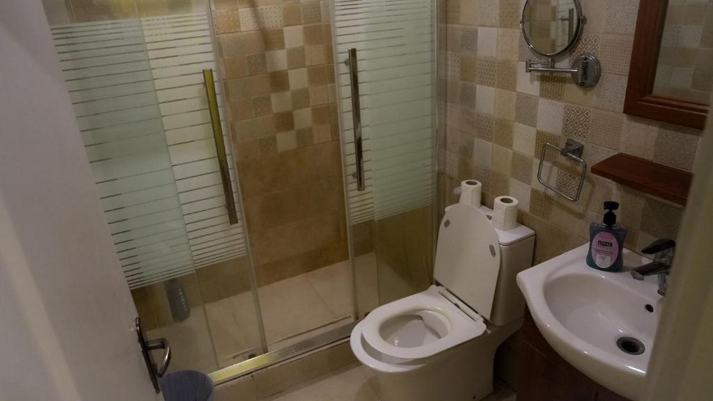 Koupelna v ubytování Rafiki Hostel
