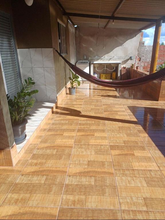 an empty hallway with a hammock in a building at Harmonia em sintonia in Alto Paraíso de Goiás