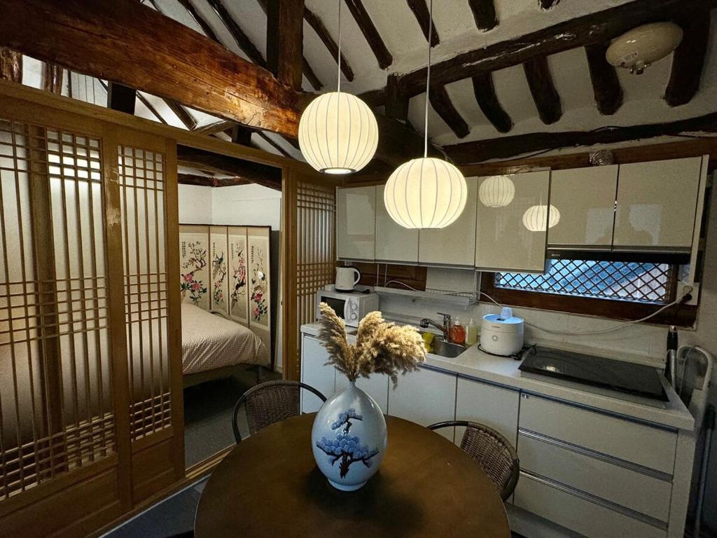 Kuchyň nebo kuchyňský kout v ubytování Onchae Stay Korean Private house