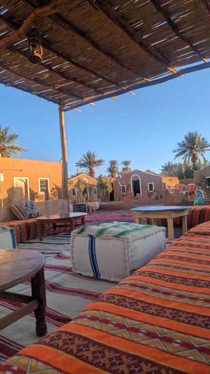 Istumisnurk majutusasutuses Kasbah Desert Camp