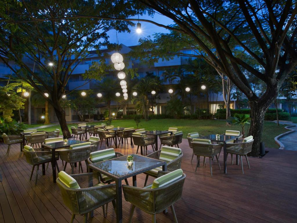 Zahrada ubytování Delonix Hotel Karawang